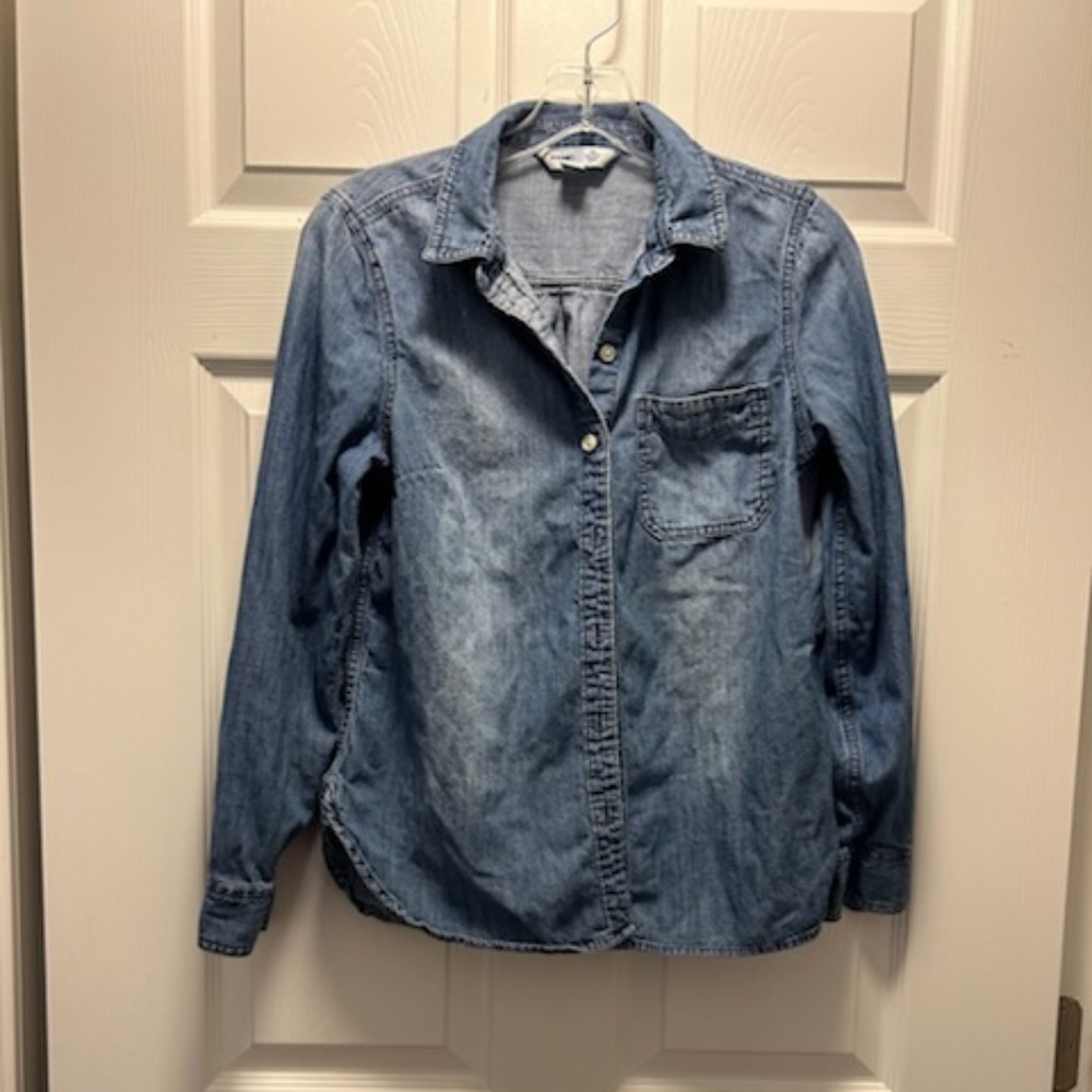 Old Navy Denim Shirt - Size M (EUC)